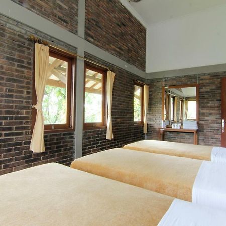 Disaster Oasis Hotel Kaliurang Kültér fotó
