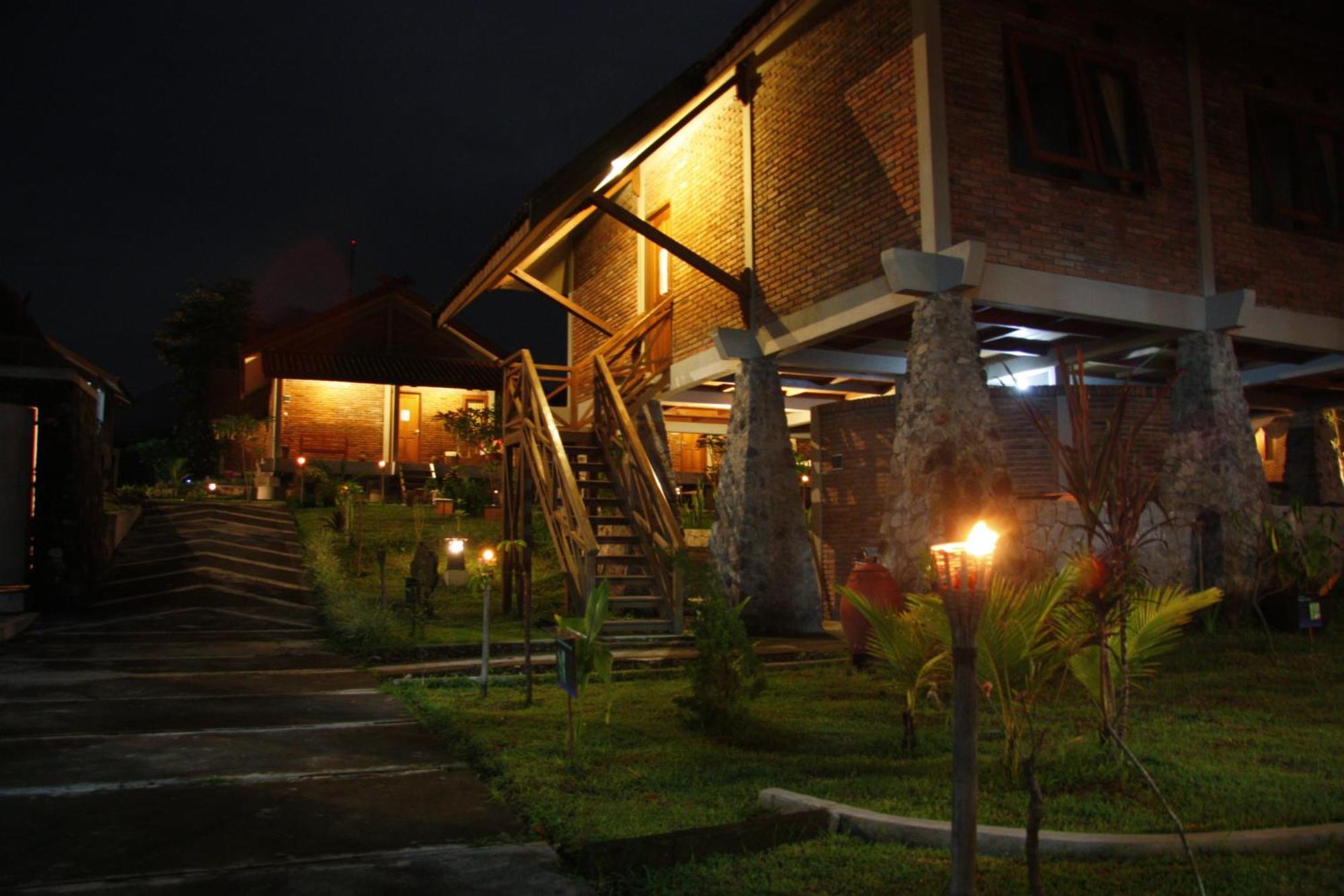 Disaster Oasis Hotel Kaliurang Kültér fotó