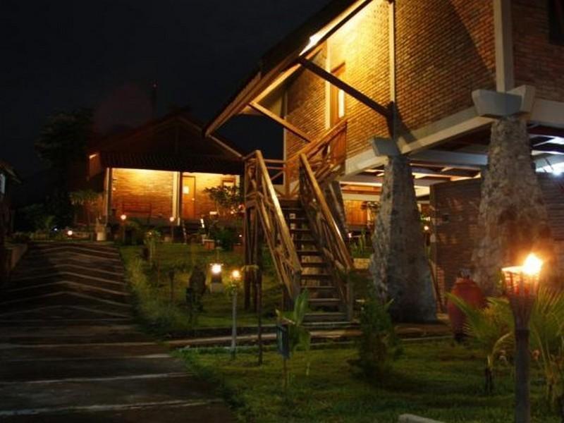 Disaster Oasis Hotel Kaliurang Kültér fotó