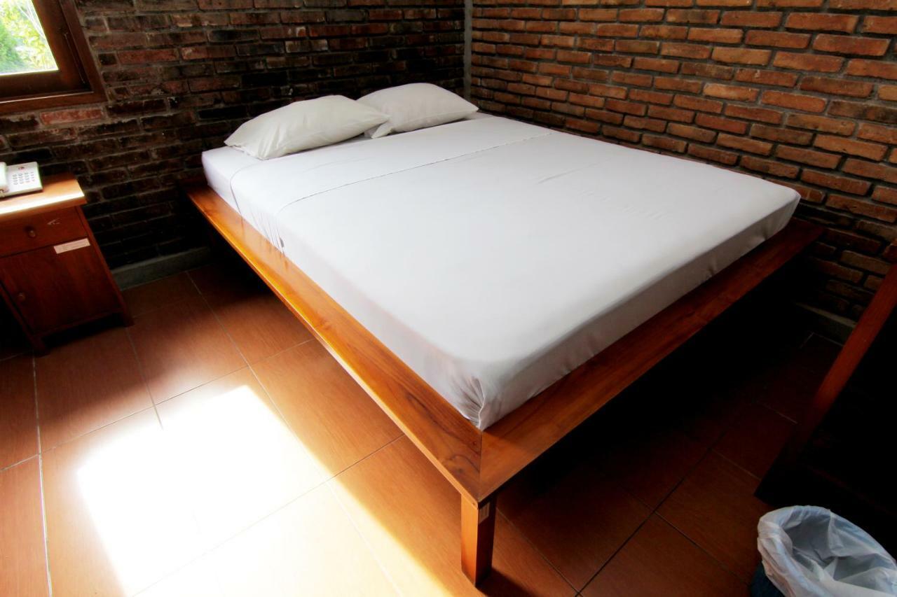 Disaster Oasis Hotel Kaliurang Kültér fotó